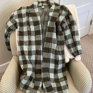 Long cardigan. Green check